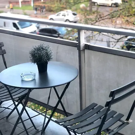 Melvyn - Central, Balcon 公寓 *